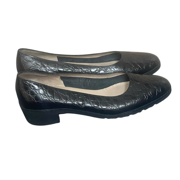 Salvatore Ferragamo Pattened
Black Croc-Effect Leather Block
Heel sz 7.5B - Picture 5 of 14